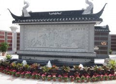 《妙手回春》浮雕墙：医术传承与工艺匠心的立体诠释