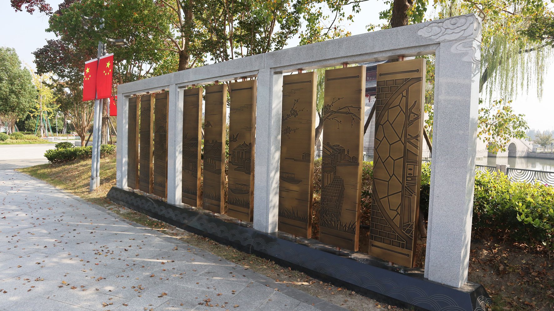 文物铜雕景墙：青浦环城水系的点睛之笔