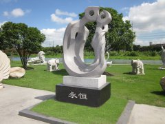 永恒之恋：新宝gg碑雕中的爱之赞歌