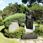 黎焕颐纪念碑：诗魂永驻，岁月铭记