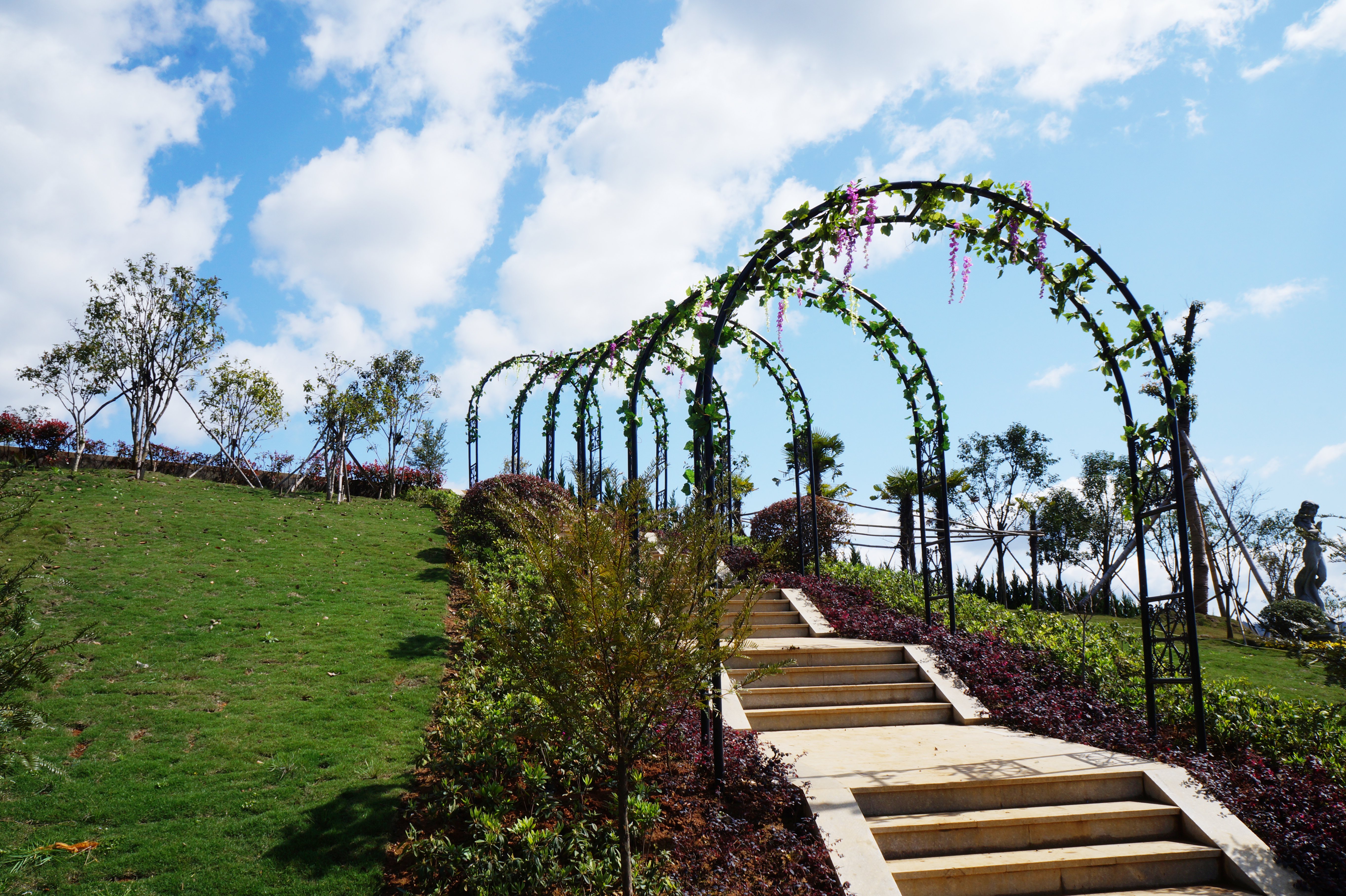 老旧公墓如何改造：以文化为魂，融入现代城市