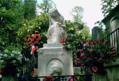 墓园雕塑：镌刻永恒的静默诗篇