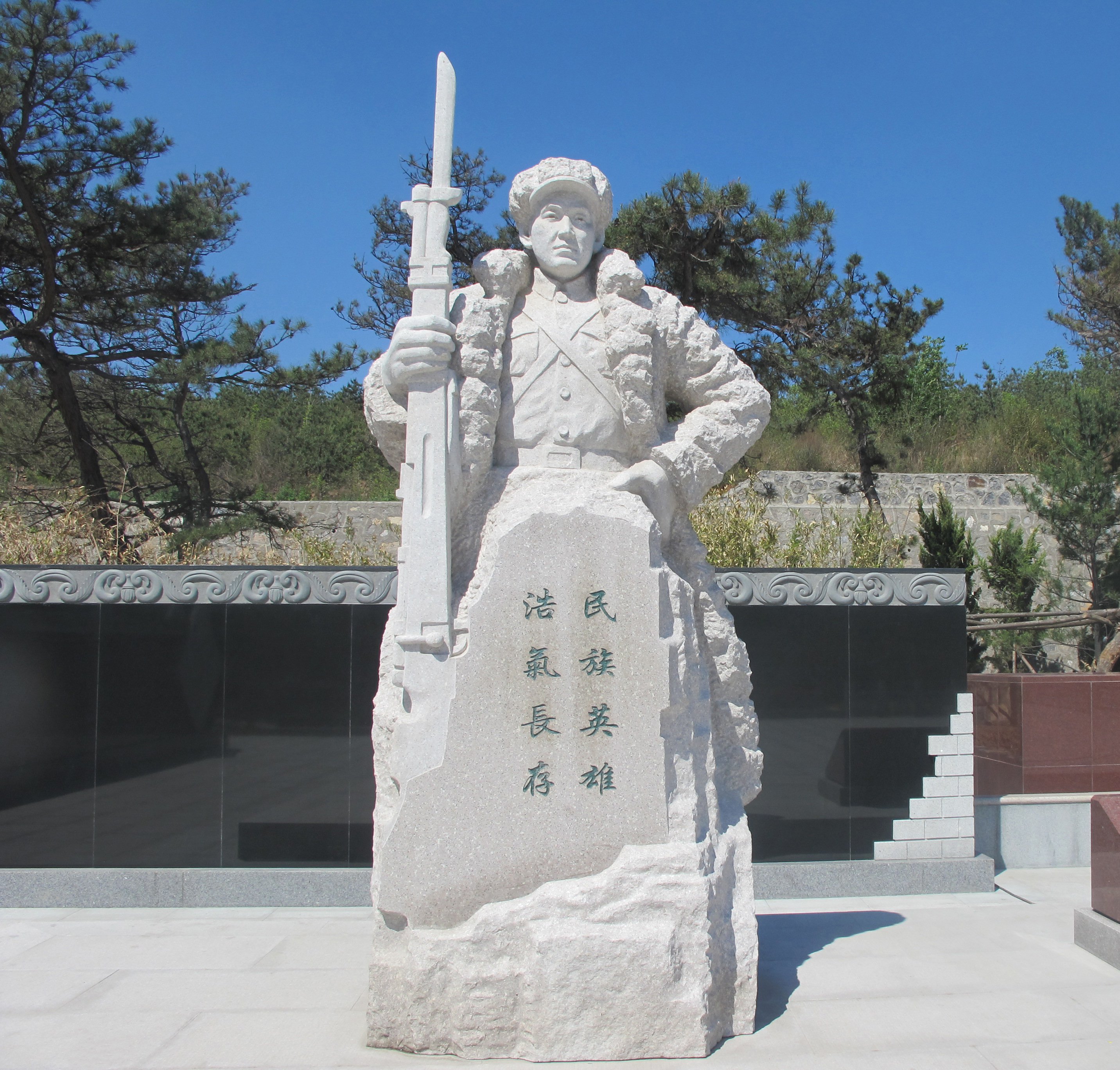 崔建国雕像：红色基因的传承坐标